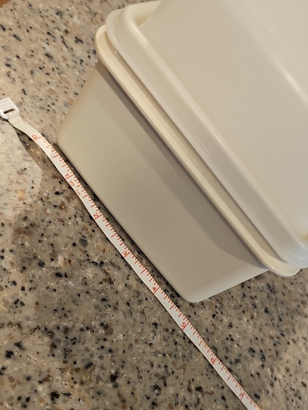 Tupperware Container - Picture 3 of 8
